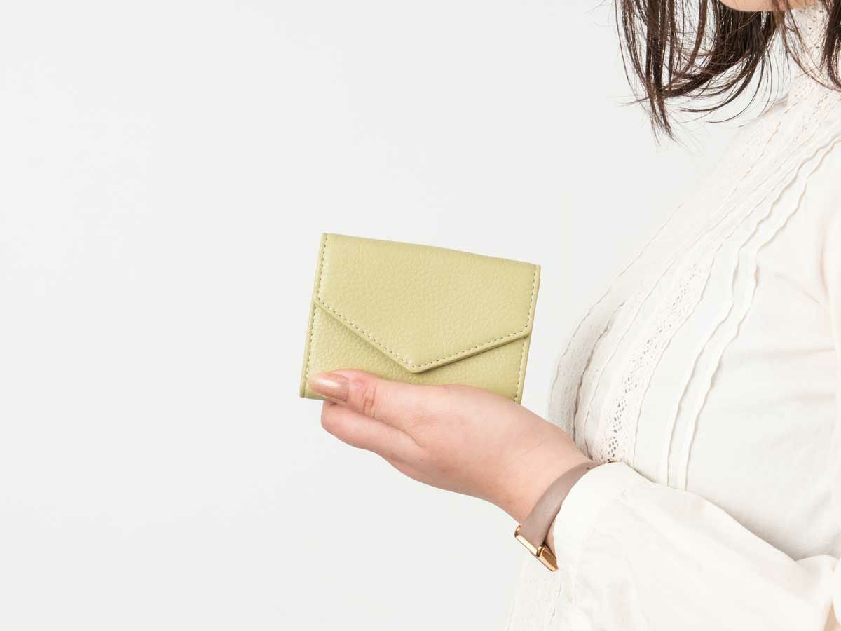 ラフィネ　三つ折りミニ財布