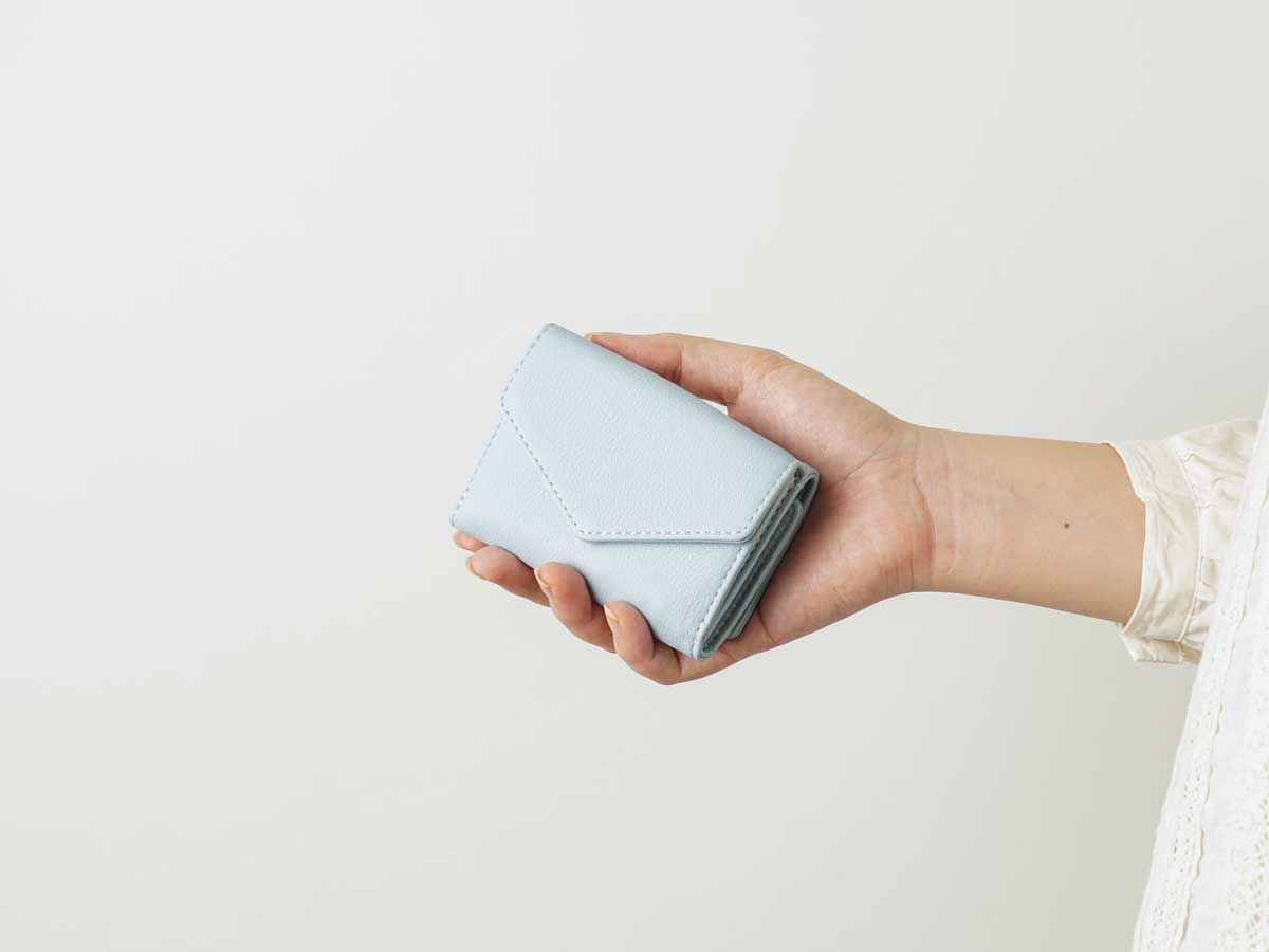 ラフィネ　三つ折りミニ財布