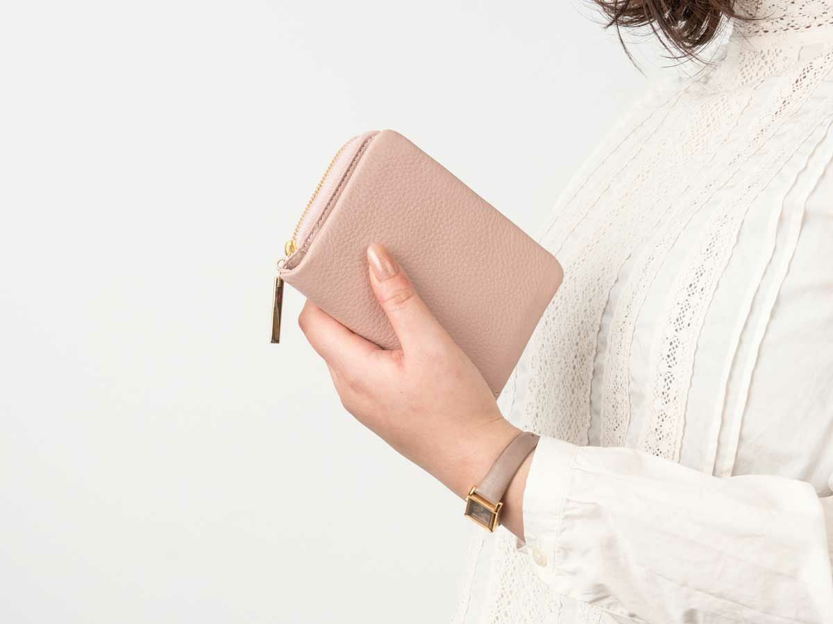 ラフィネ　ラウンドファスナーミドルウォレット