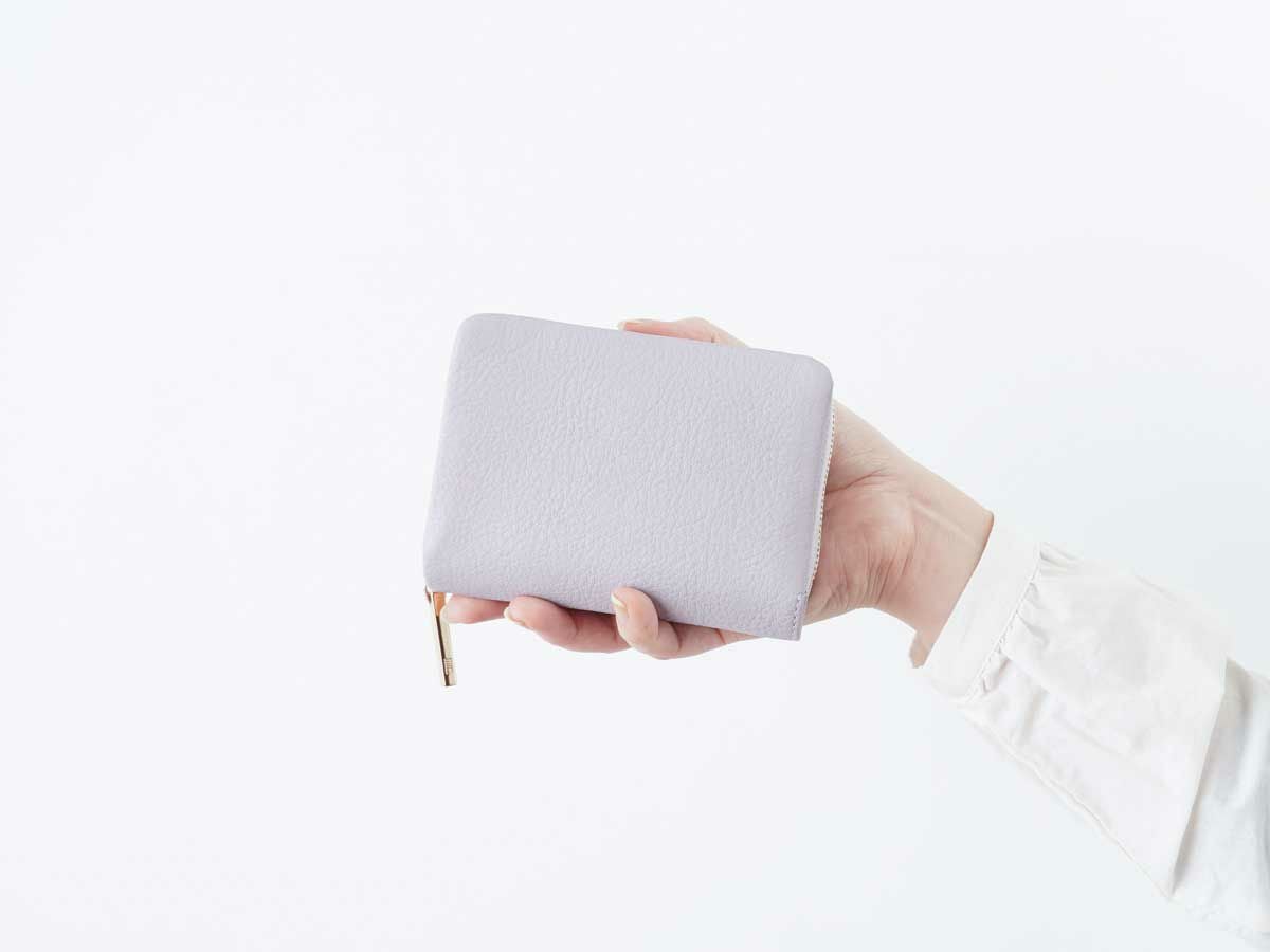 ラフィネ　ラウンドファスナーミドルウォレット