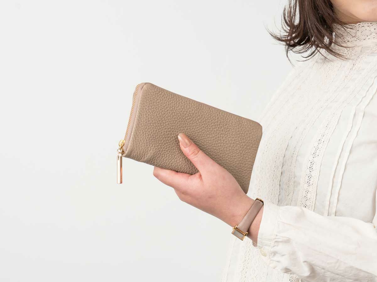 ラフィネ　コンパクトラウンドファスナー長財布