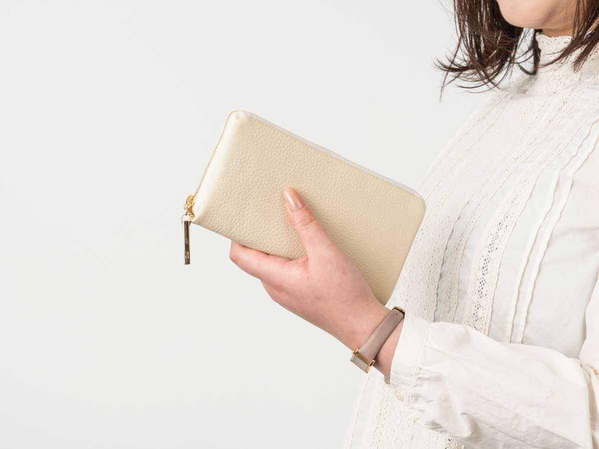 ラフィネ　コンパクトラウンドファスナー長財布