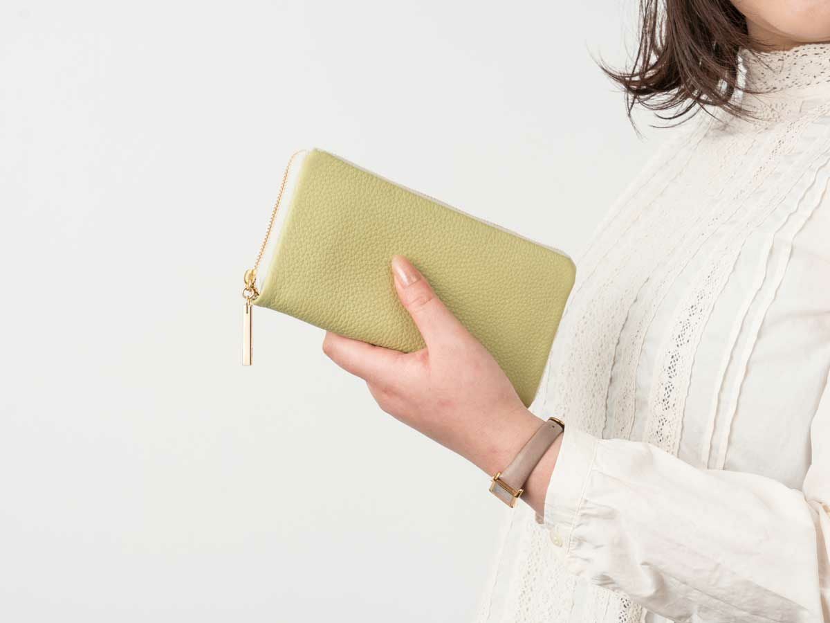 ラフィネ　コンパクトラウンドファスナー長財布