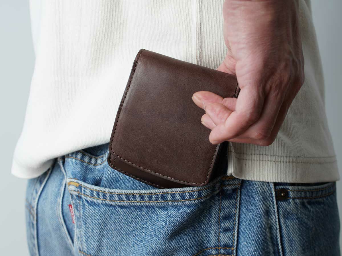 ペコスロウ ヒップポケット外ボックス小銭二つ折り財布