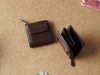 ペコスロウ　ミニL字ファスナー財布　カフェブラウン