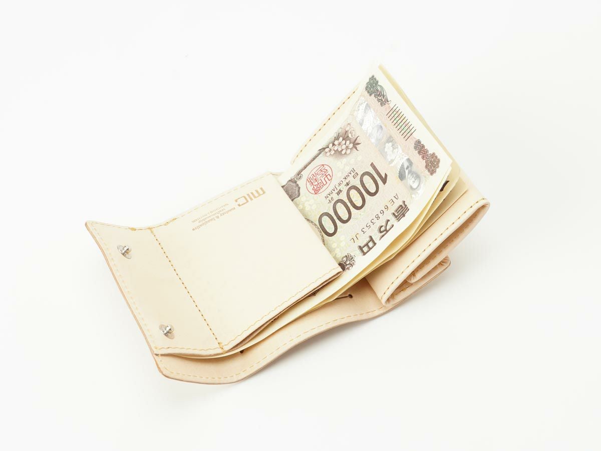 ナチュラルヌメ　ボックス小銭付き三つ折り札入れ