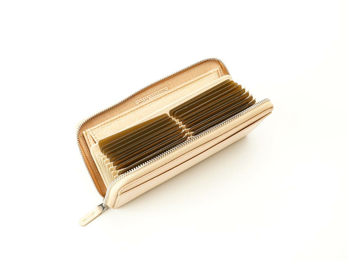 ナチュラルヌメ　ラウンドマルチウォレット