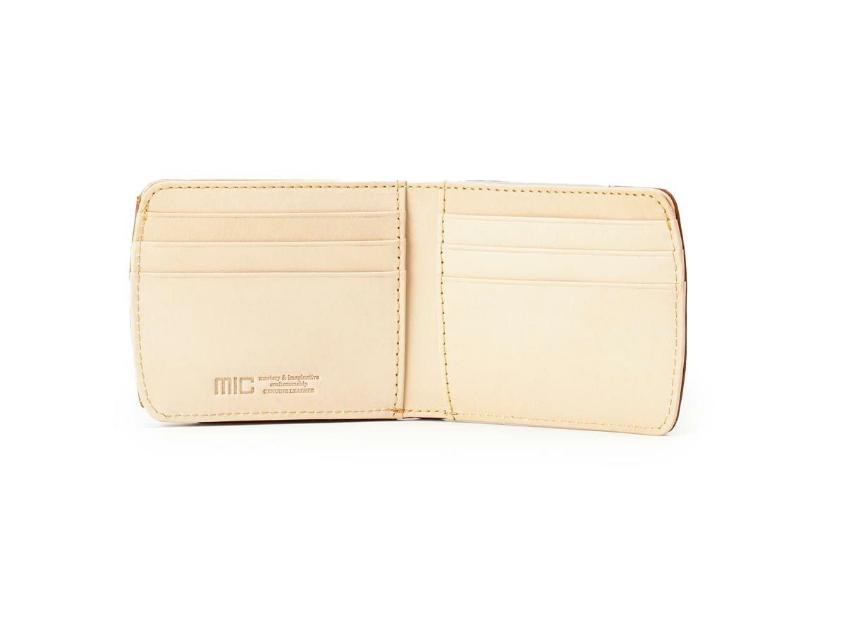 バグッダ　外ボックス小銭入れヒップポケット革財布