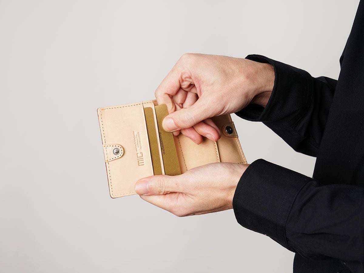 バグッダ　二つ折りミニ財布