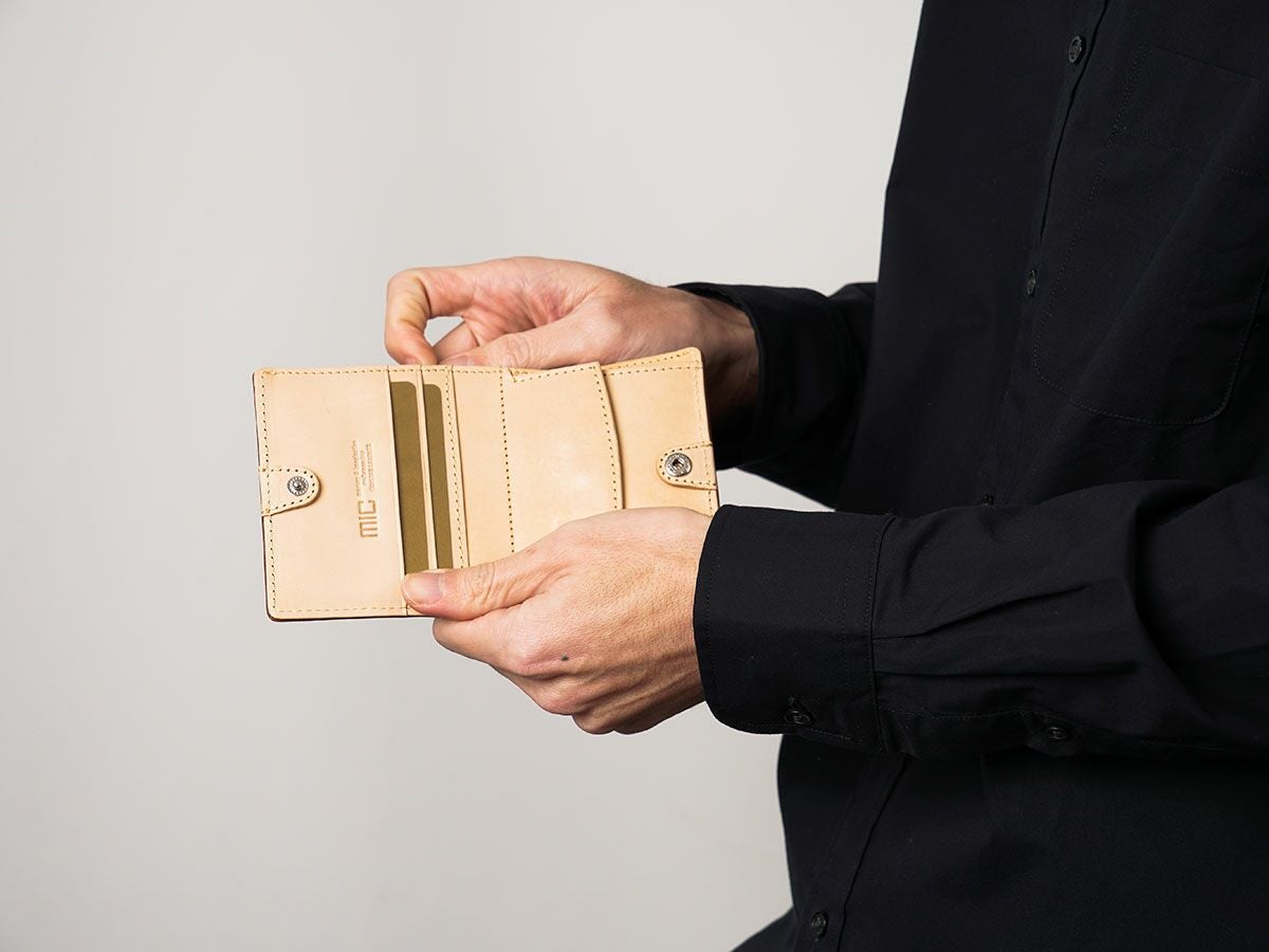 バグッダ　二つ折りミニ財布