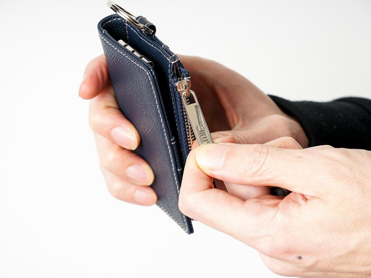 エンボス　L字ファスナー小銭入れ付きキーケース