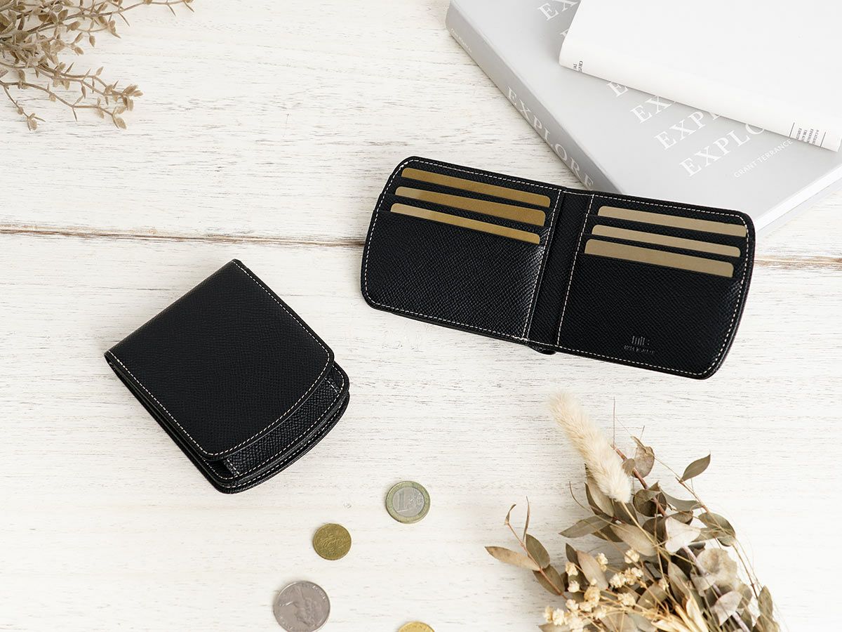 エンボス　ヒップポケット外ボックス小銭二つ折り財布