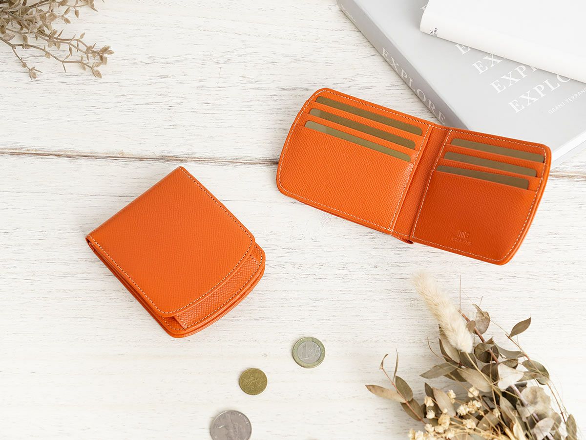 エンボス　ヒップポケット外ボックス小銭二つ折り財布