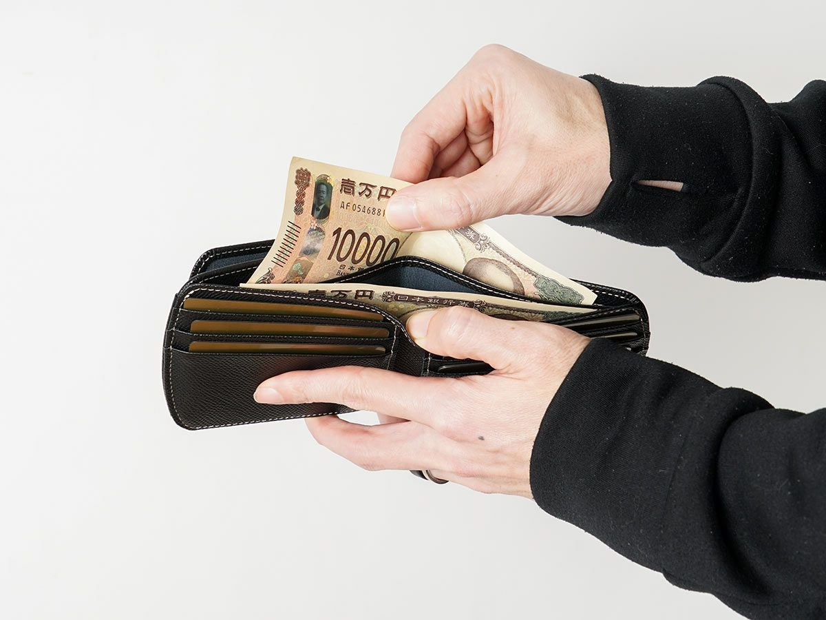 エンボス　ヒップポケット外ボックス小銭二つ折り財布