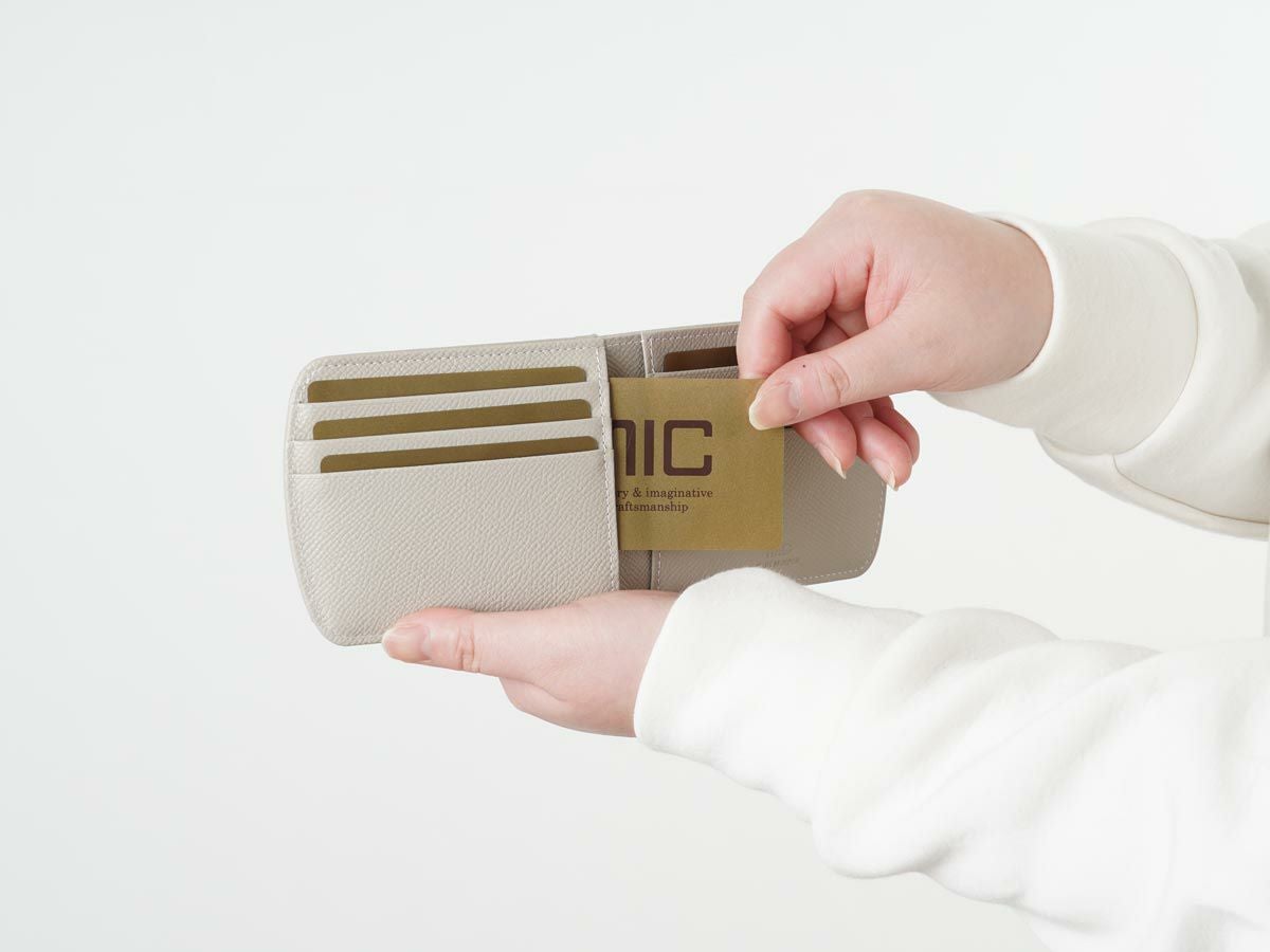 エンボス　ヒップポケット外ボックス小銭二つ折り財布