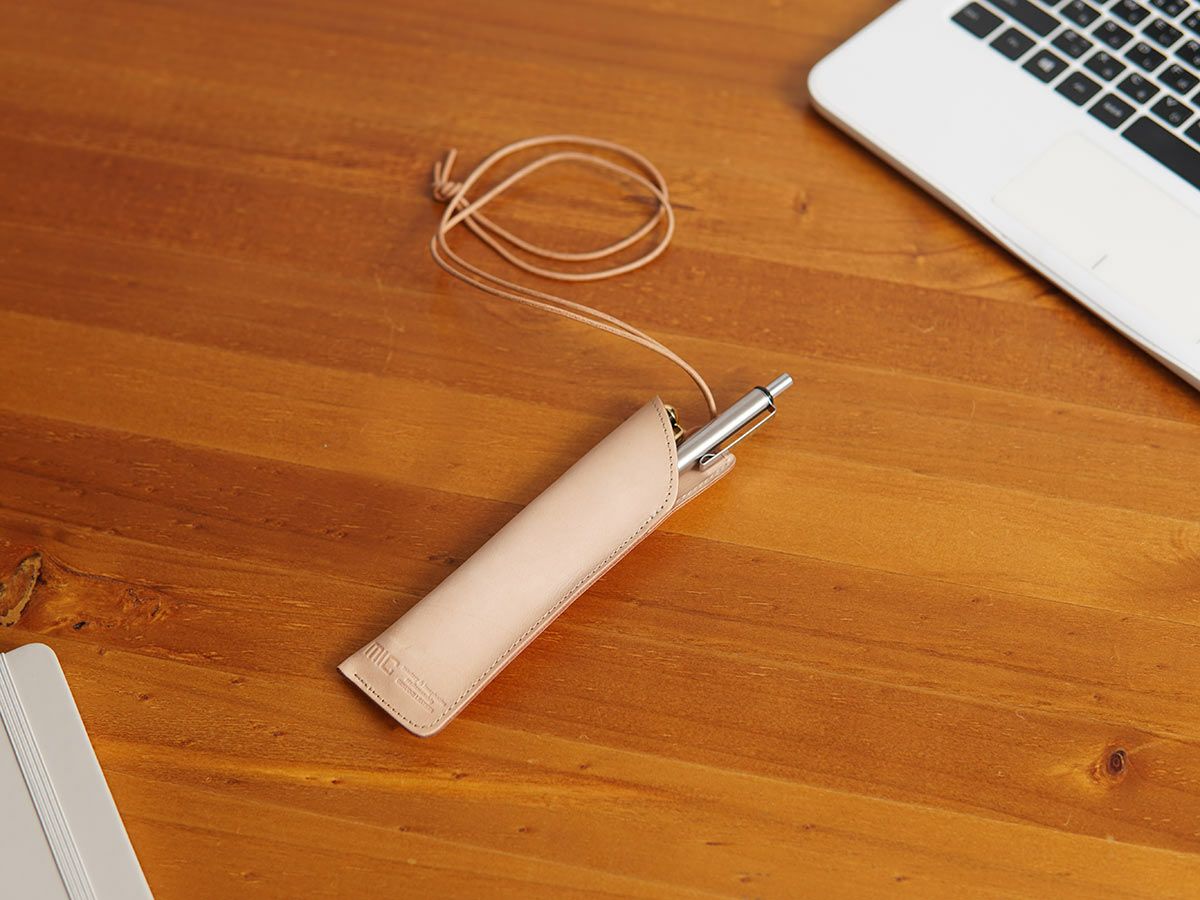 ナチュラルヌメ　首かけペンホルダー