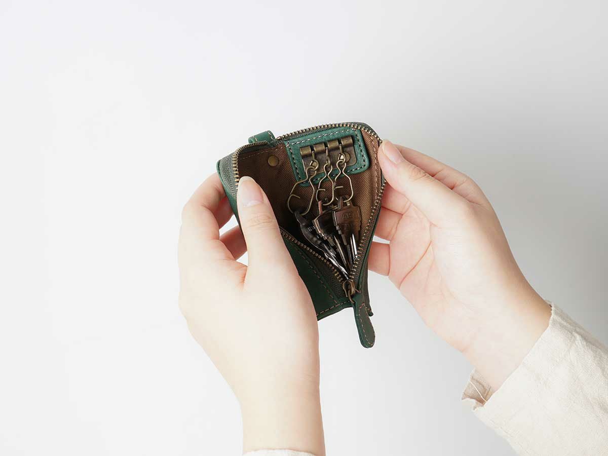 コルレオーネ　三角キーケース