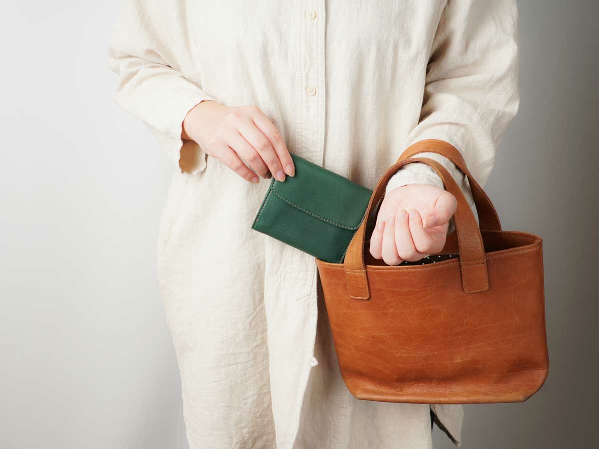 コルレオーネ　外小銭入れ二つ折り財布