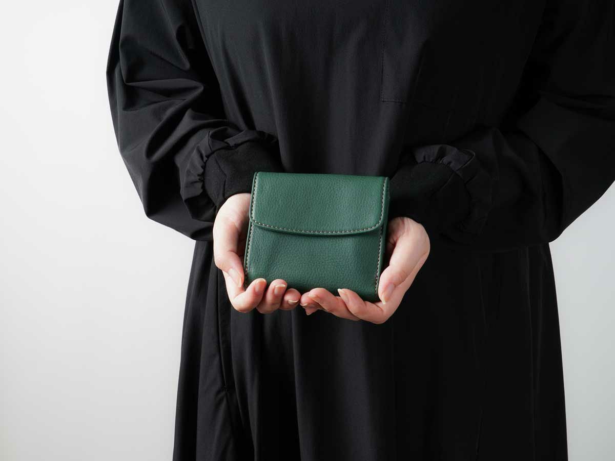 コルレオーネ　外小銭入れ二つ折り財布