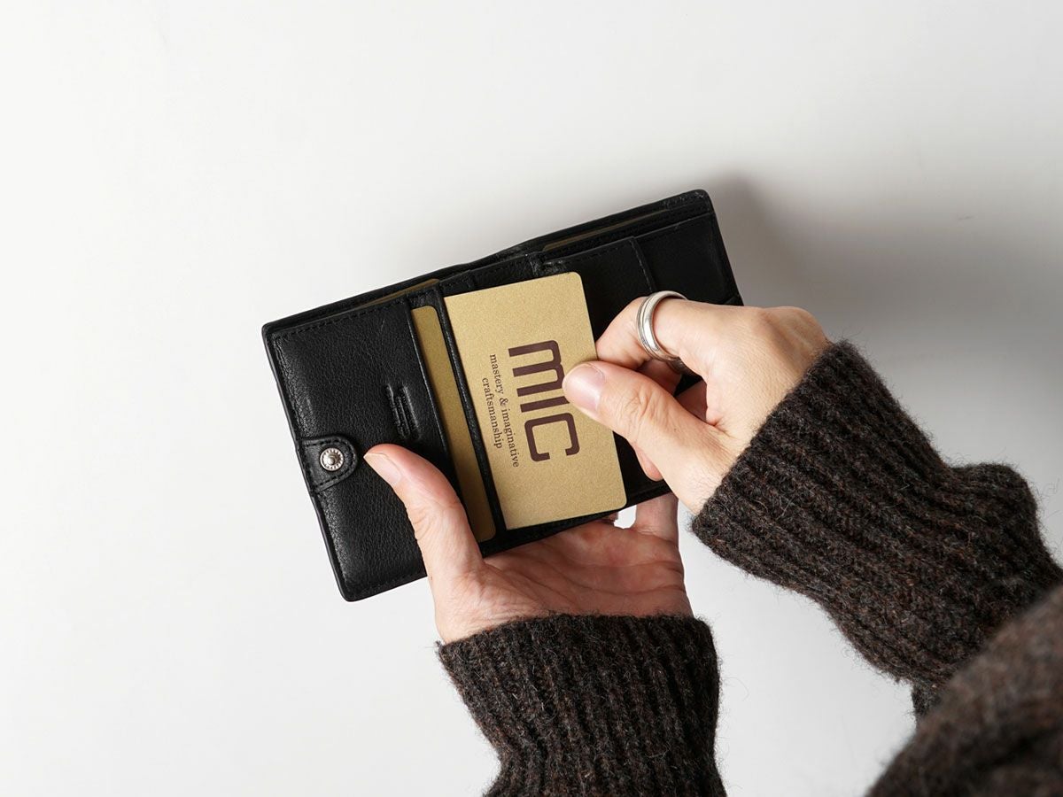 ブラックメッシュ　二つ折りミニ財布