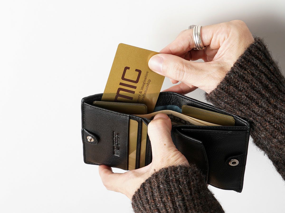 ブラックメッシュ　二つ折りミニ財布