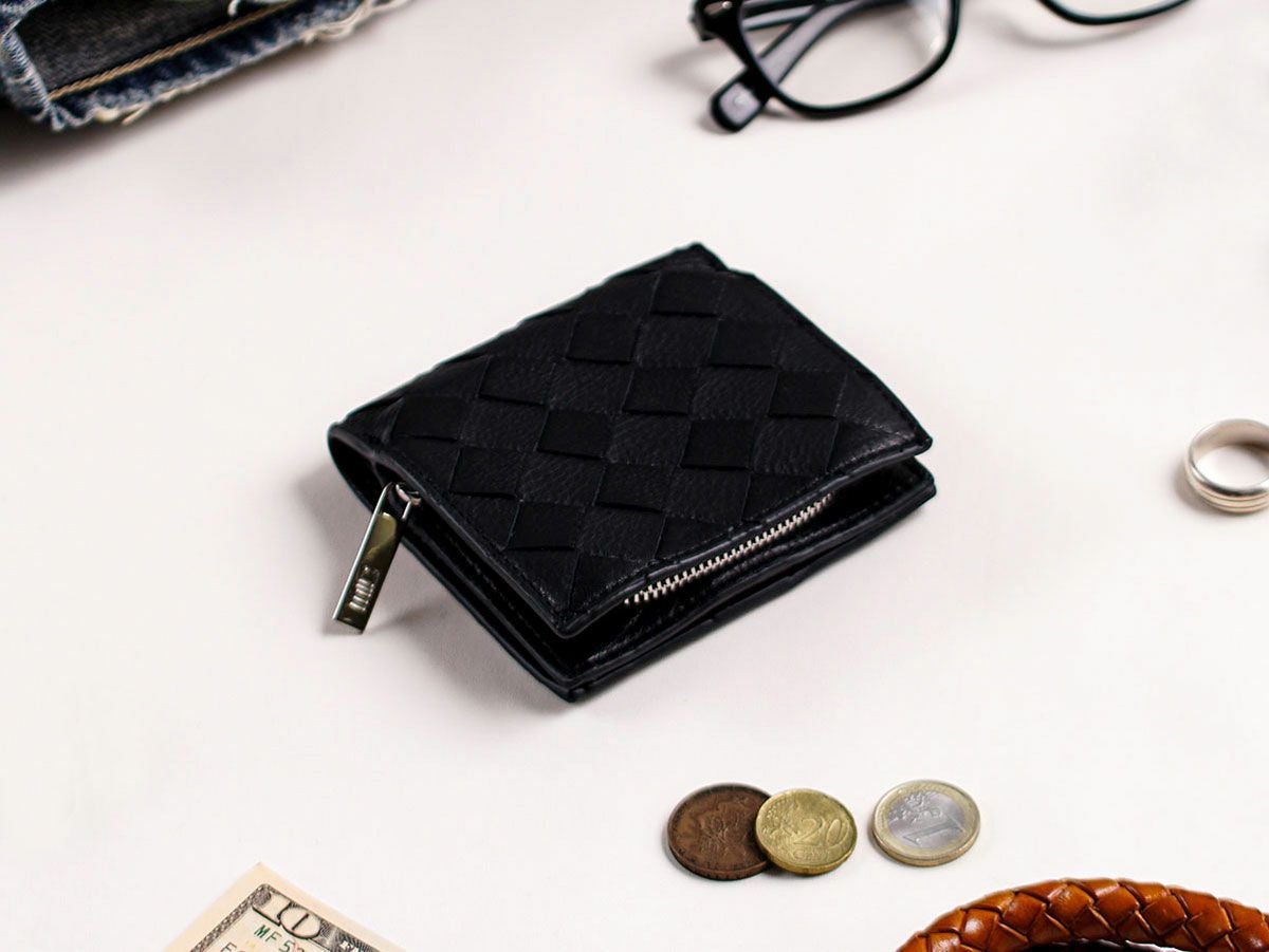 ブラックメッシュ　ラウンドファスナー二つ折り財布