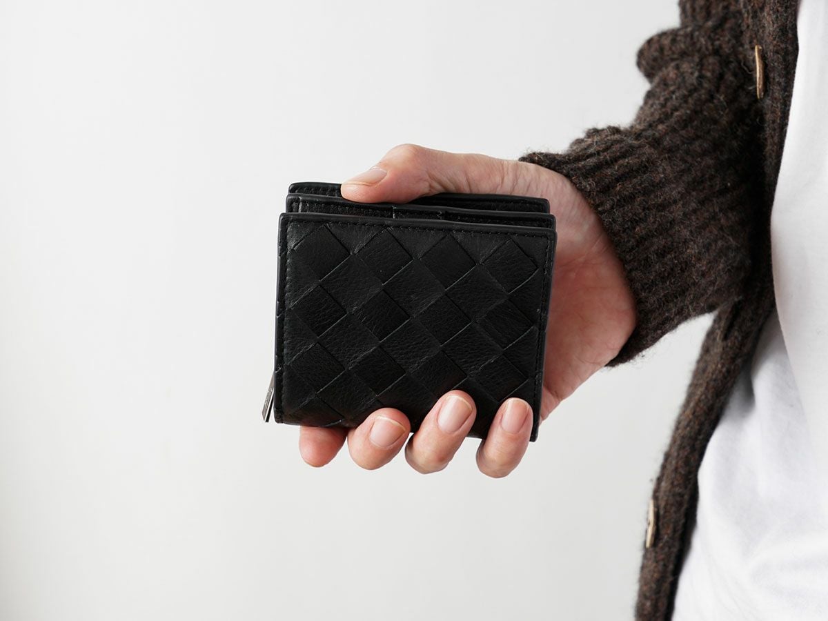 ブラックメッシュ　ラウンドファスナー二つ折り財布