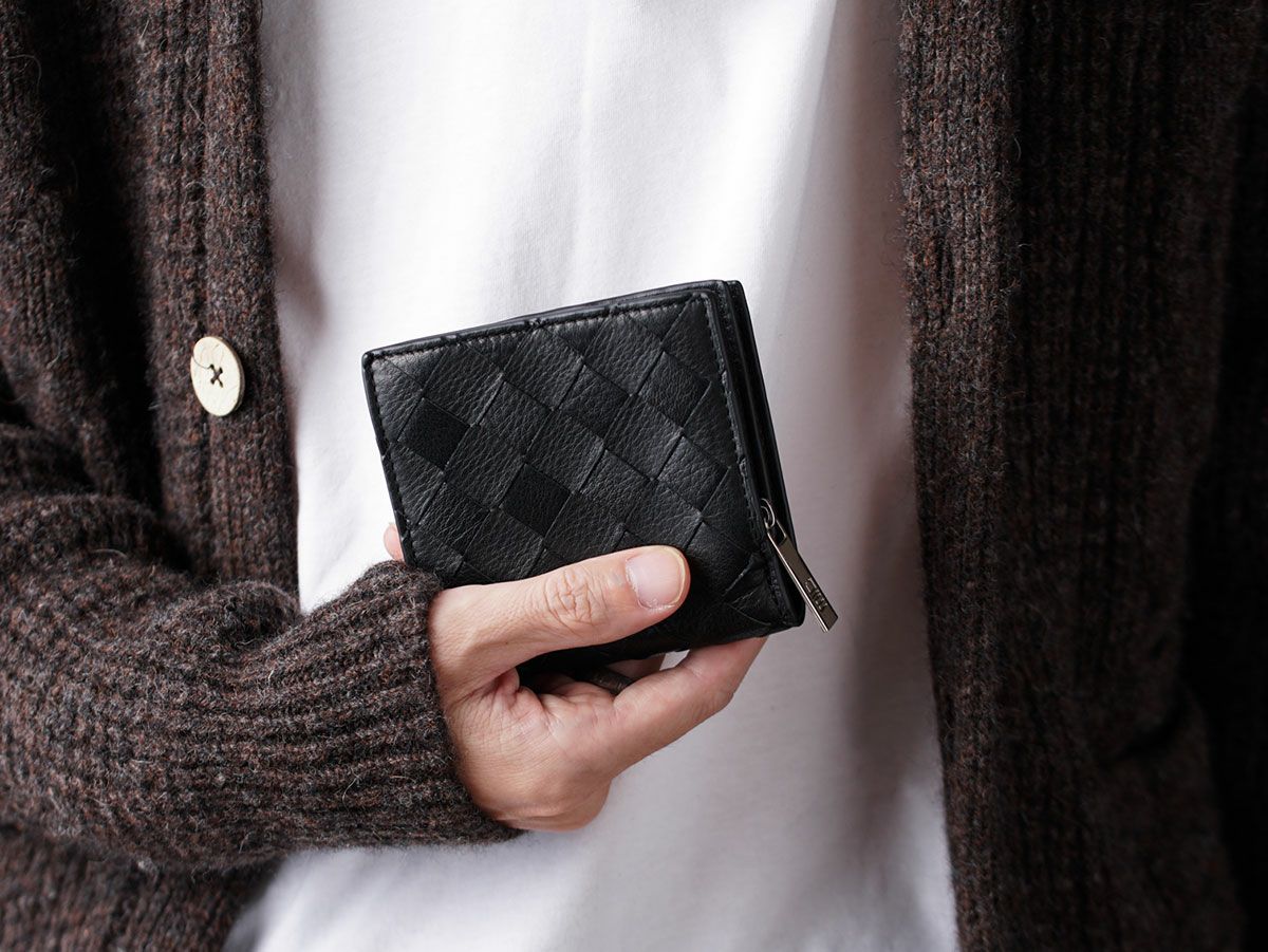 ブラックメッシュ　ラウンドファスナー二つ折り財布