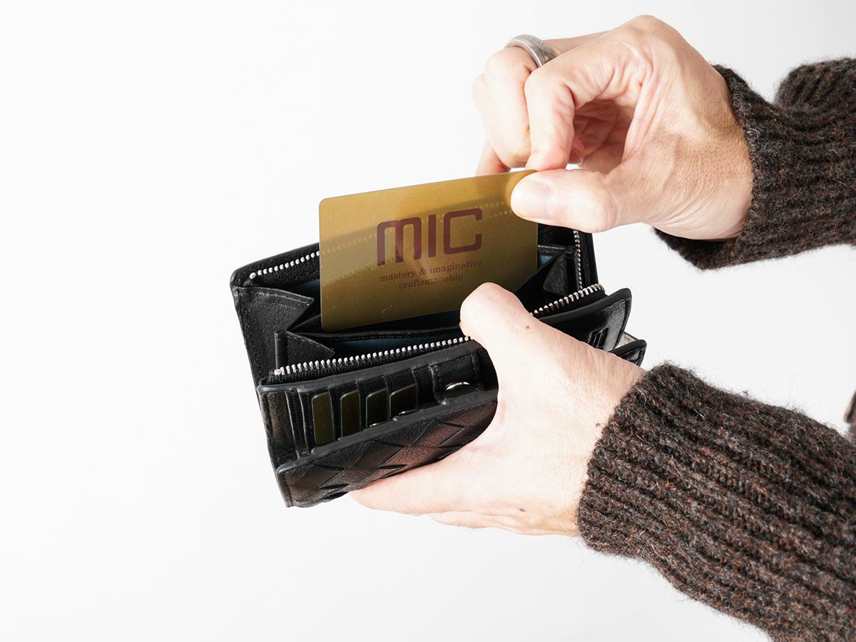 ブラックメッシュ　外L字ファスナー二つ折り財布