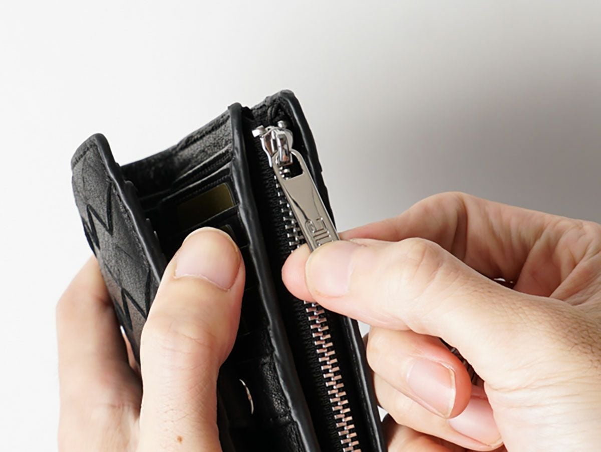 ブラックメッシュ　外L字ファスナー二つ折り財布