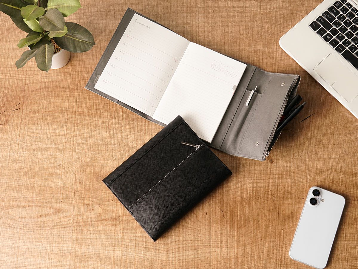 モメンタム　ペンケース付きノートカバー