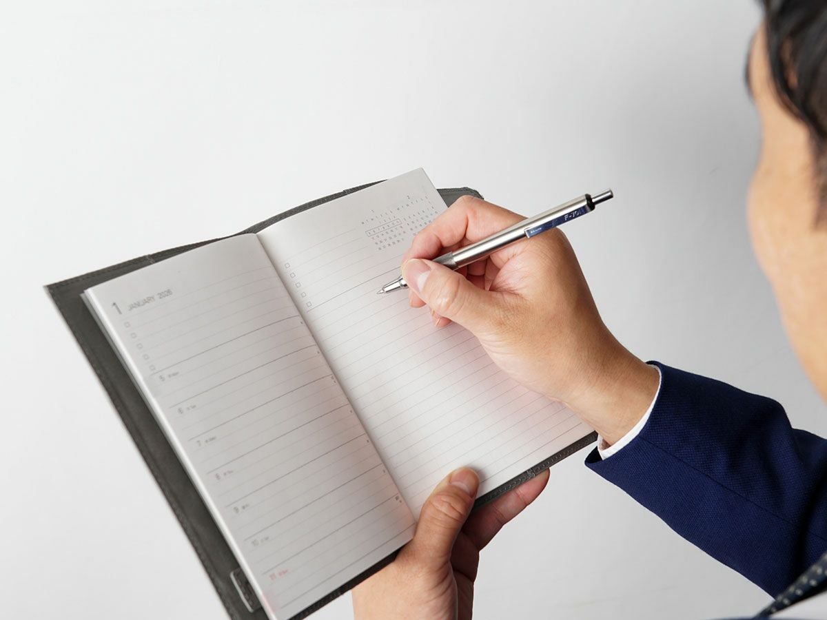 モメンタム　ペンケース付きノートカバー