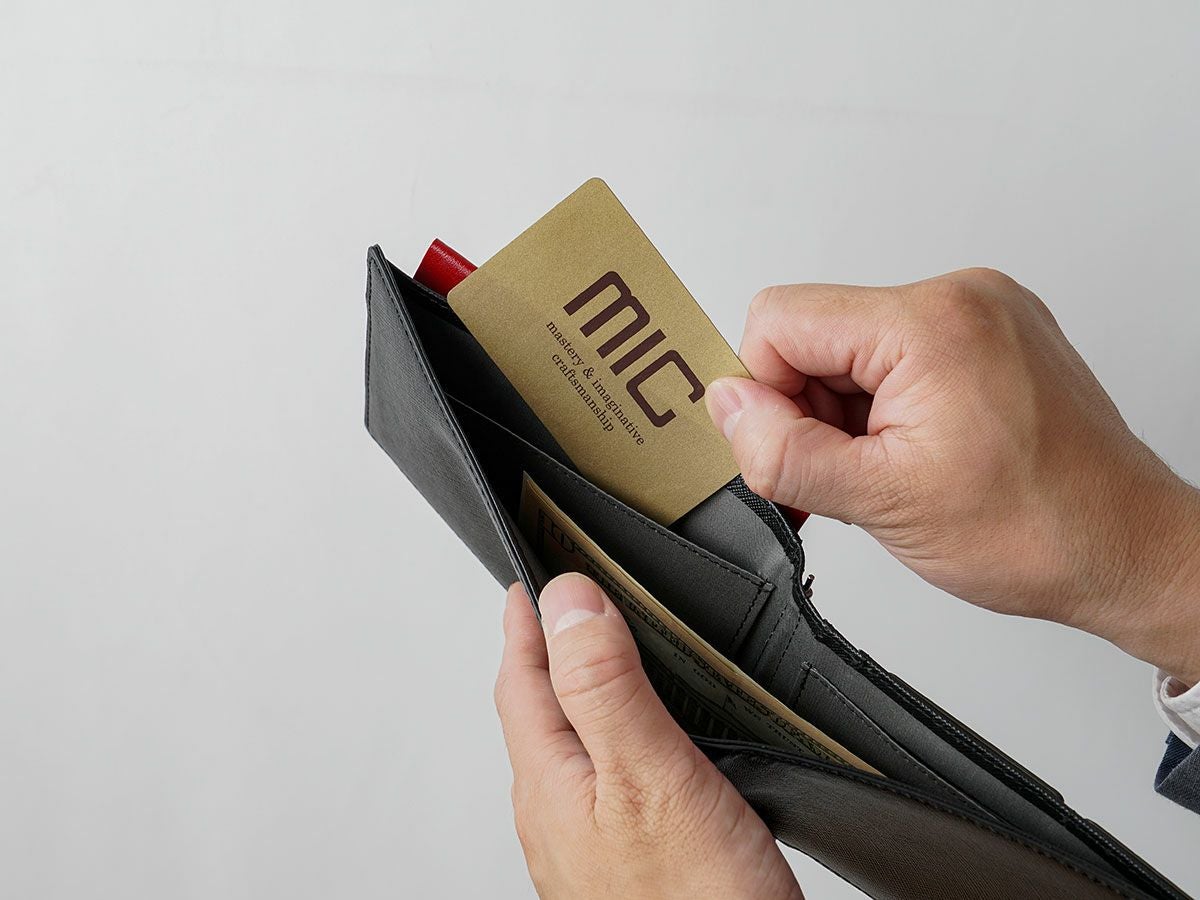 モメンタム　パスポートウォレット