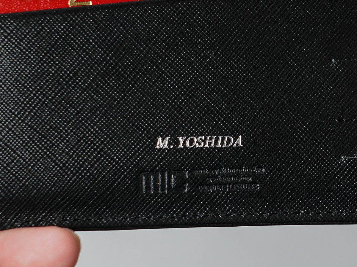 モメンタム　パスポートウォレット