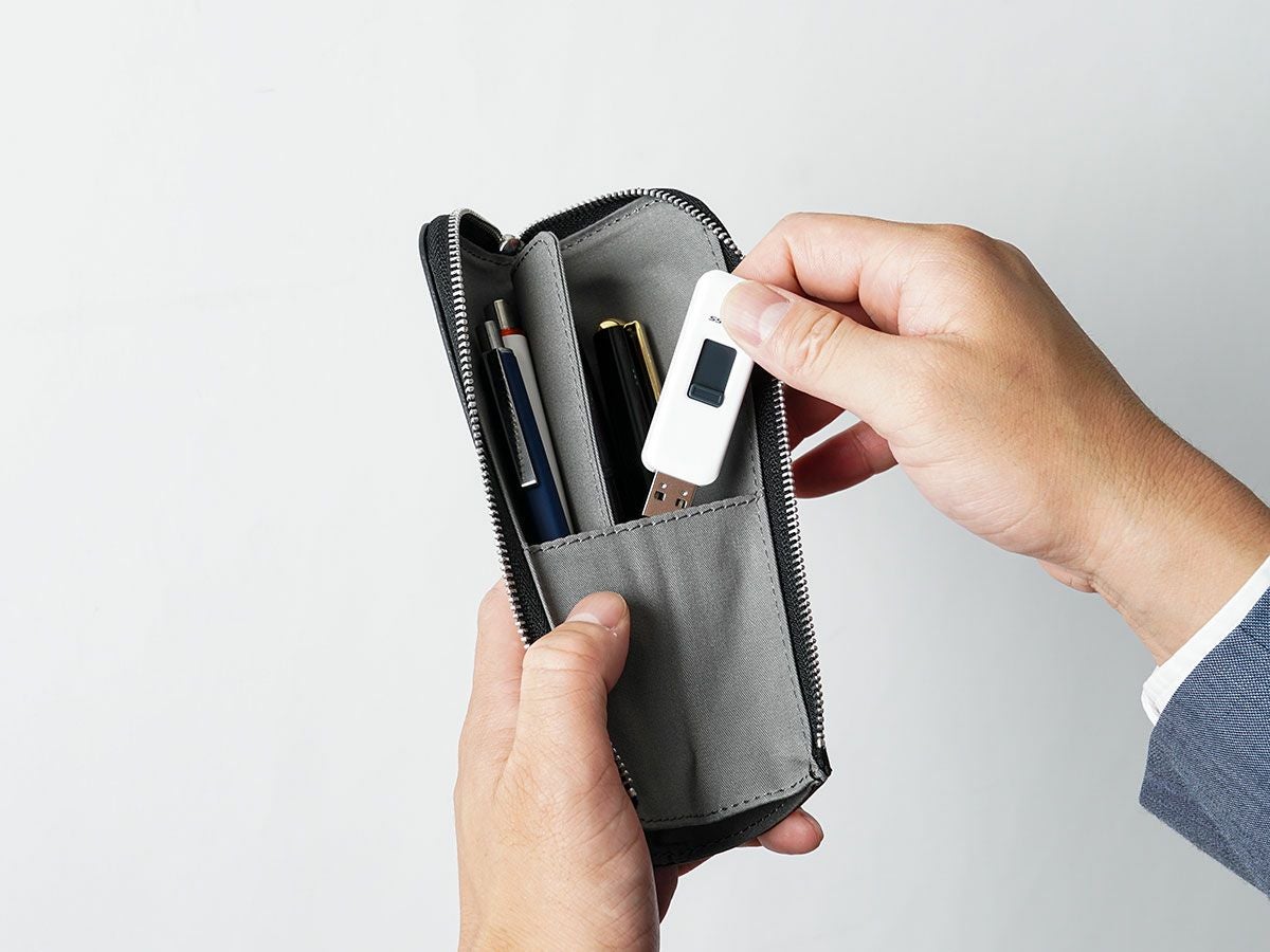 モメンタム　スタンドペンケース