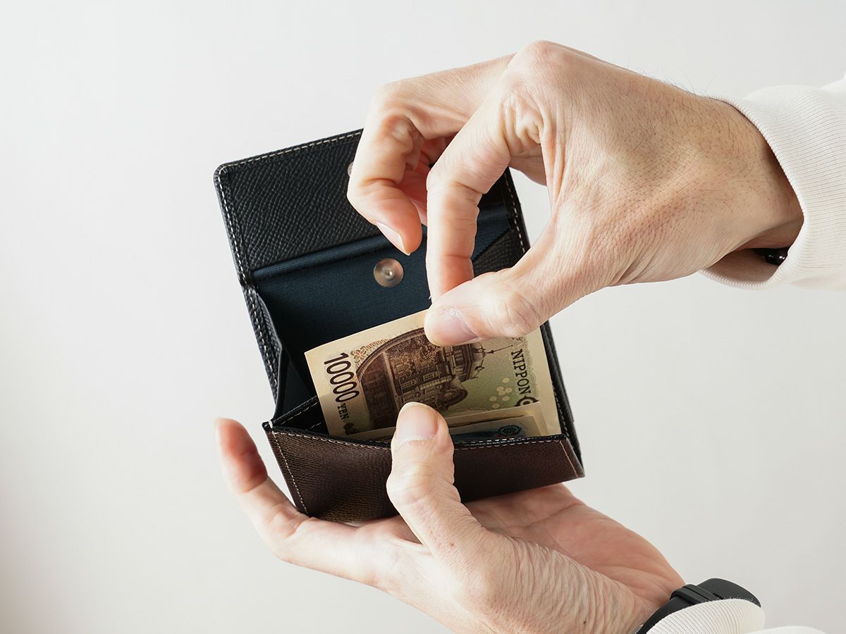 エンボス　外小銭入れ二つ折り財布